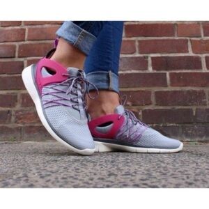 nike • free viritous wolf grey fuchsia size 9